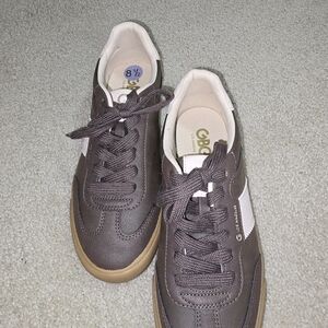 GBG Los Angeles Brown and White Sneakers